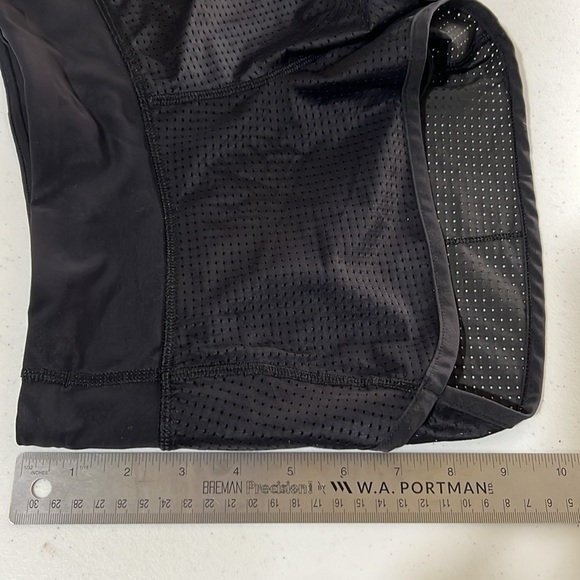 Lululemon athletica  running shorts black mesh size 4 ca35801 RN 106259 - Picture 9 of 9
